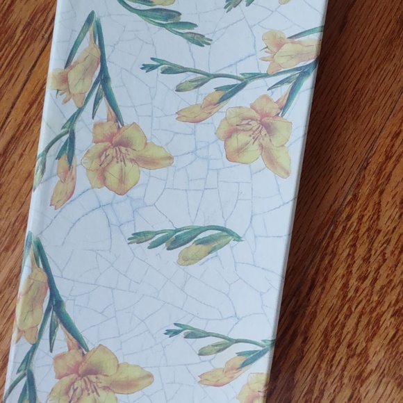 Asquith & Somerset drawer liner. freesia pattern - Picture 8 of 8